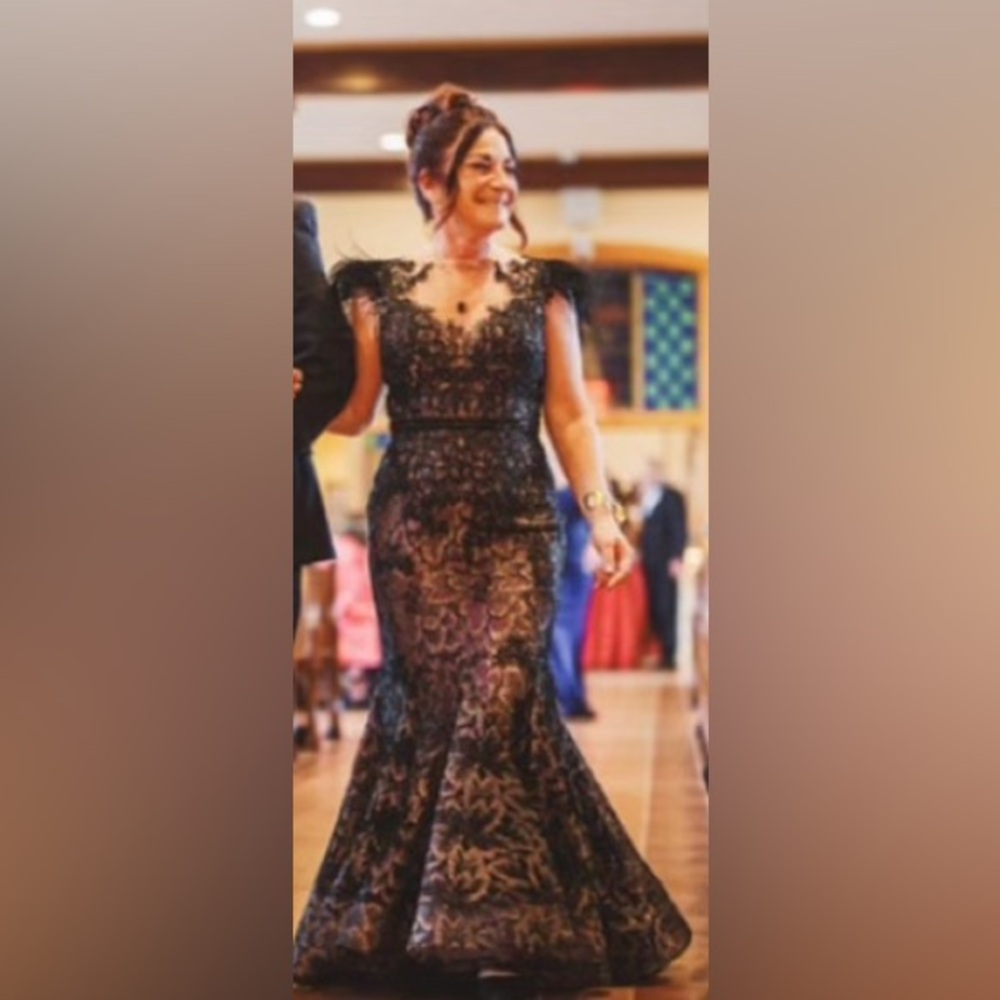 Mac Duggal Evening Dress Size 6 EUC